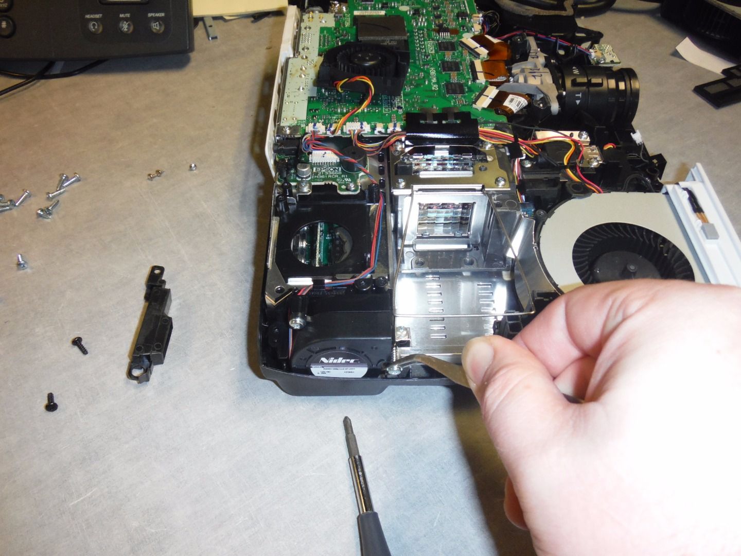 Epson 1770W LCD Projector Overheating? Repair It! 8 Steps (with Pictures) Instructables