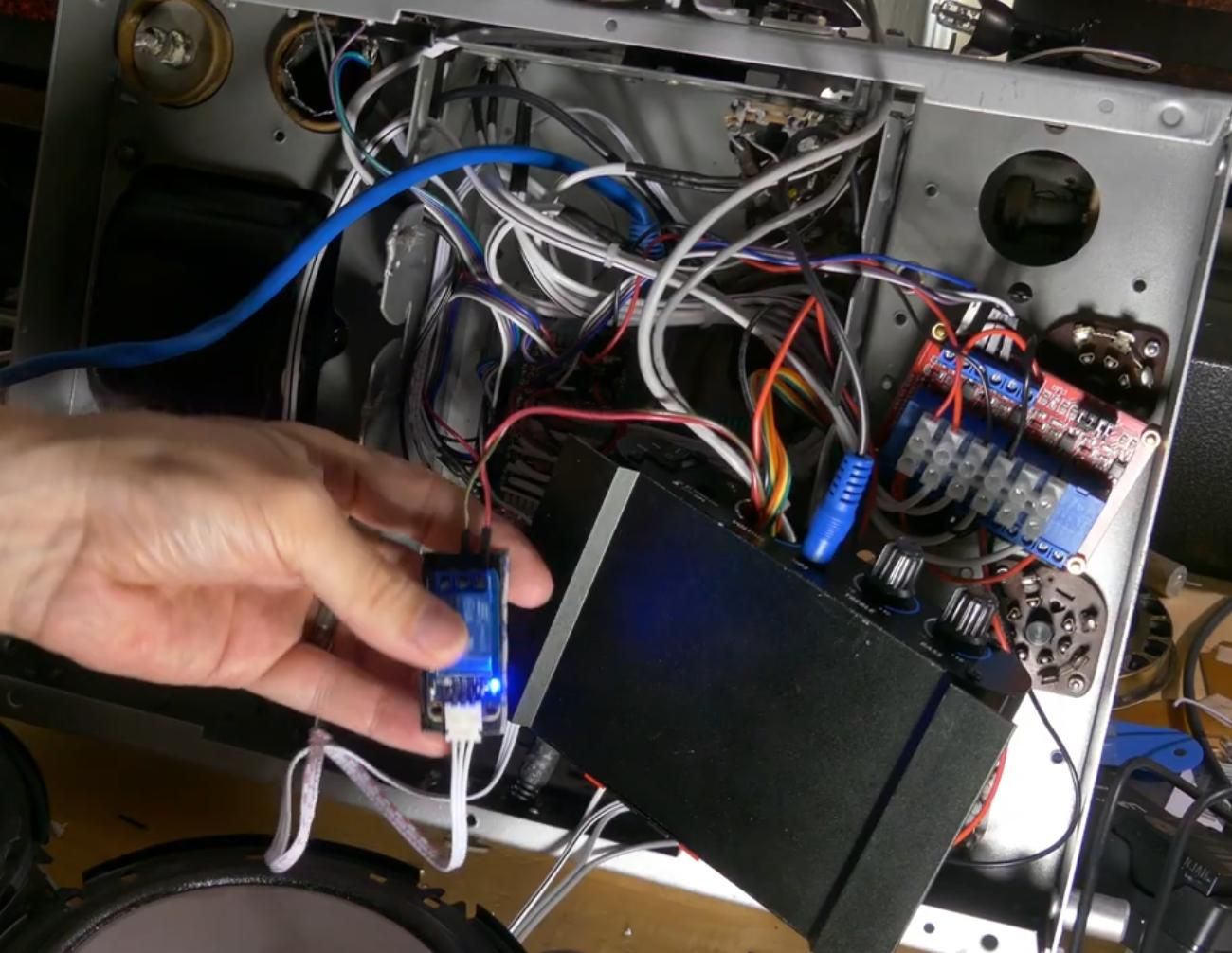 Retro Radio With a Hidden Secret! Old School Style With New School ...