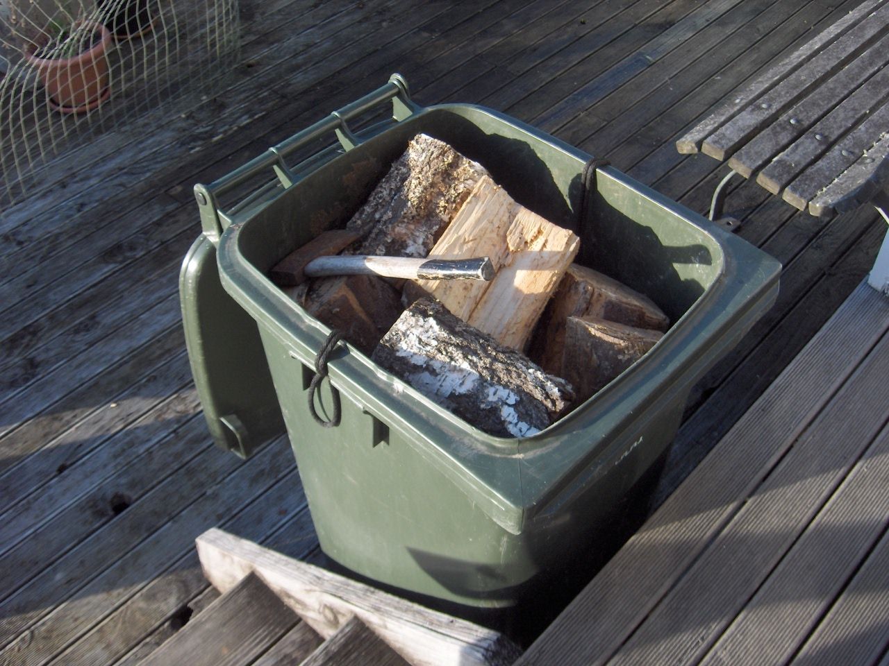 Fit an Adjustable Floor to a Wheelie Bin Firewood Container