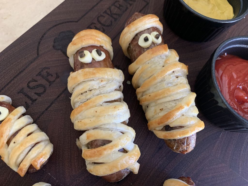 Mummy 'pigs in a Blanket' 8 Steps (with Pictures)