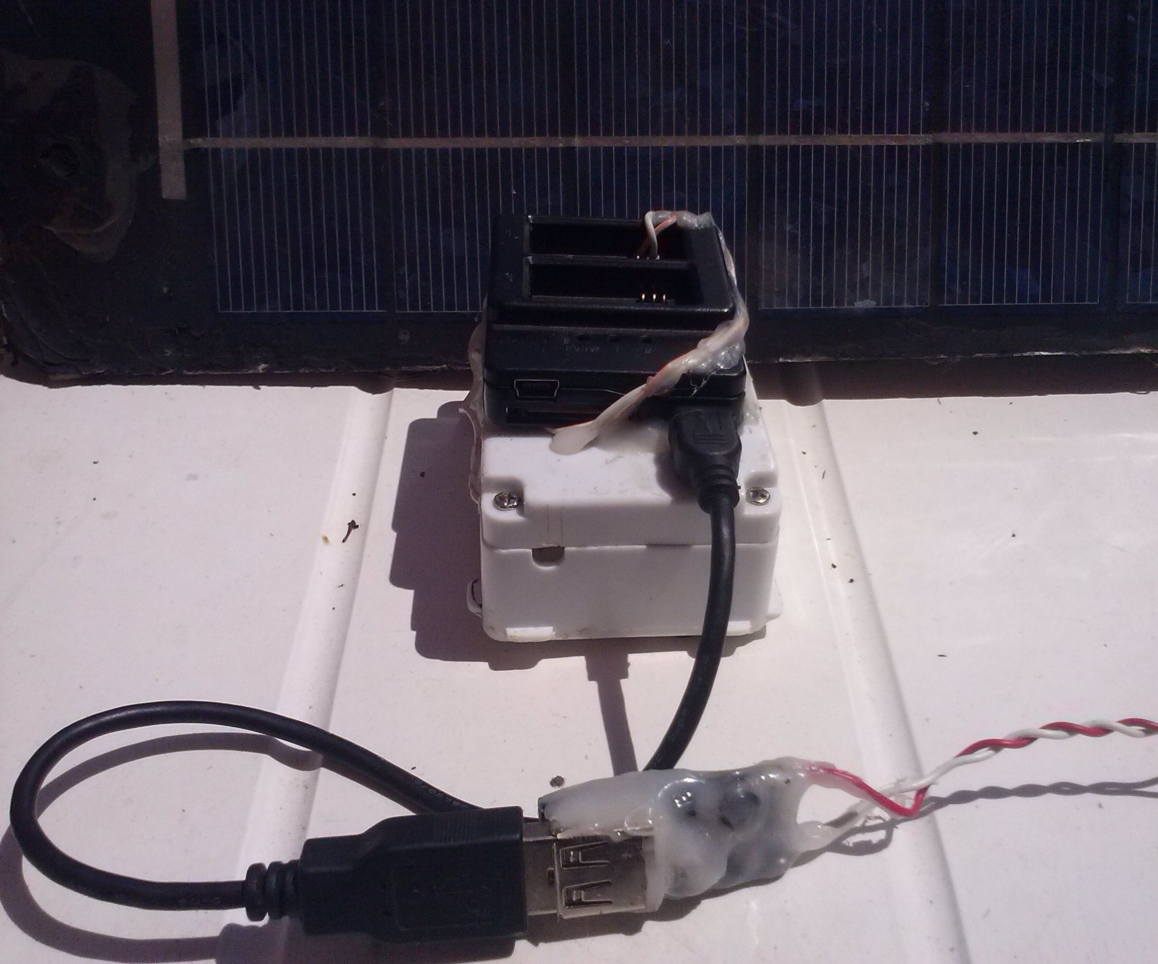 Solar Charger, GSM, MP3, Battery Go-Pro, With Battery Charge Indicator!