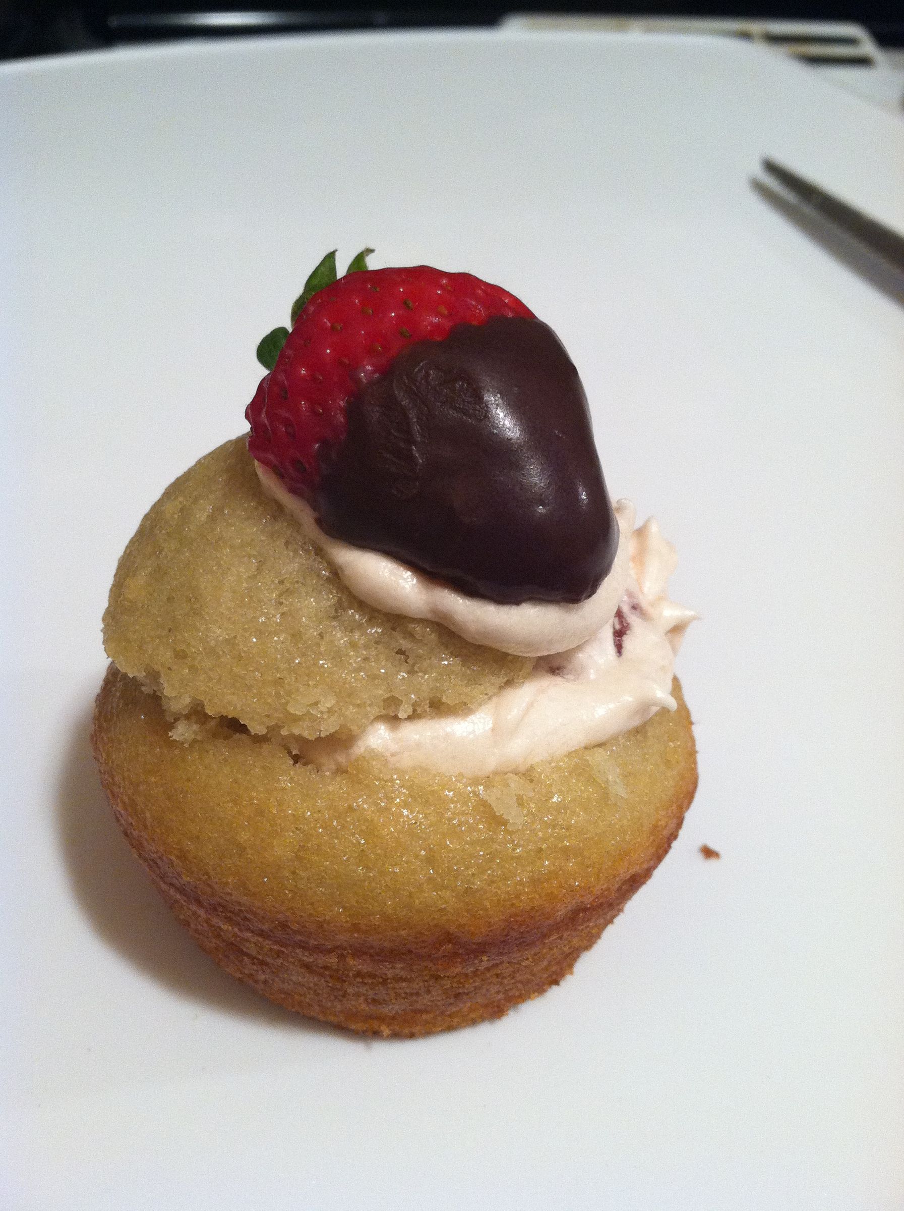 Vegan Pink Champagne Cupcakes