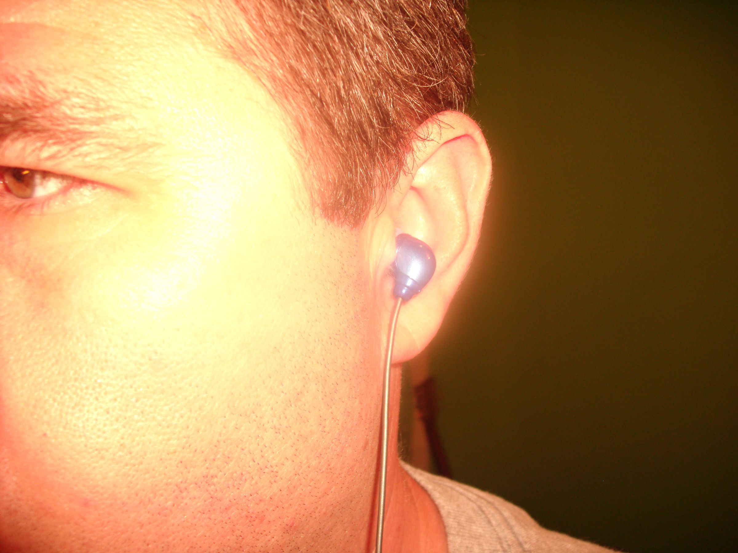 Noise Isolating Ear-Bud Headphones