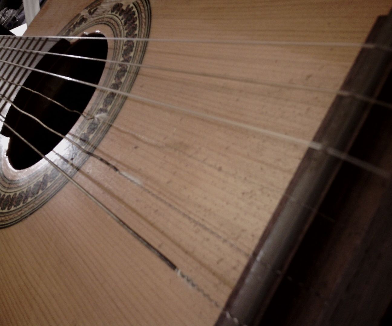 Cleaning and basic restorating an old, left alone guitar