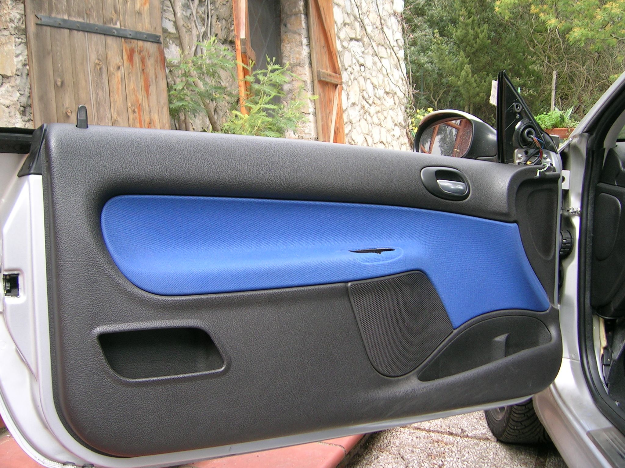 206cc - Door Disassembly : 4 Steps - Instructables