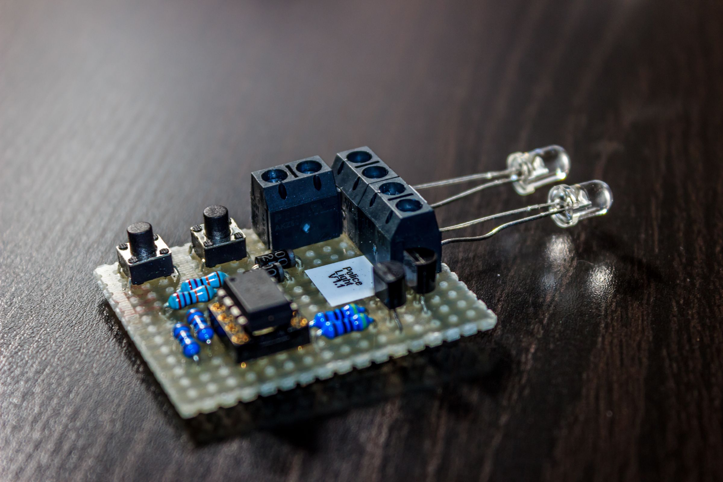 Attiny25/45/85 Police Light, With Arduino!