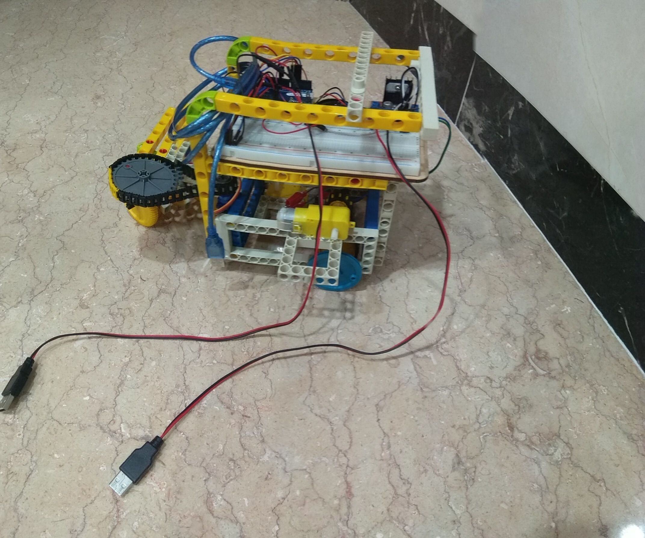 Corner Sweeper Robot (in English and Chinese)