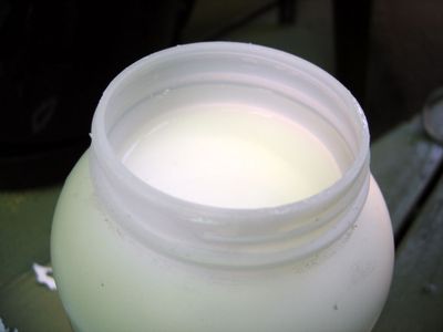 what can you mix with bleach to make a paste