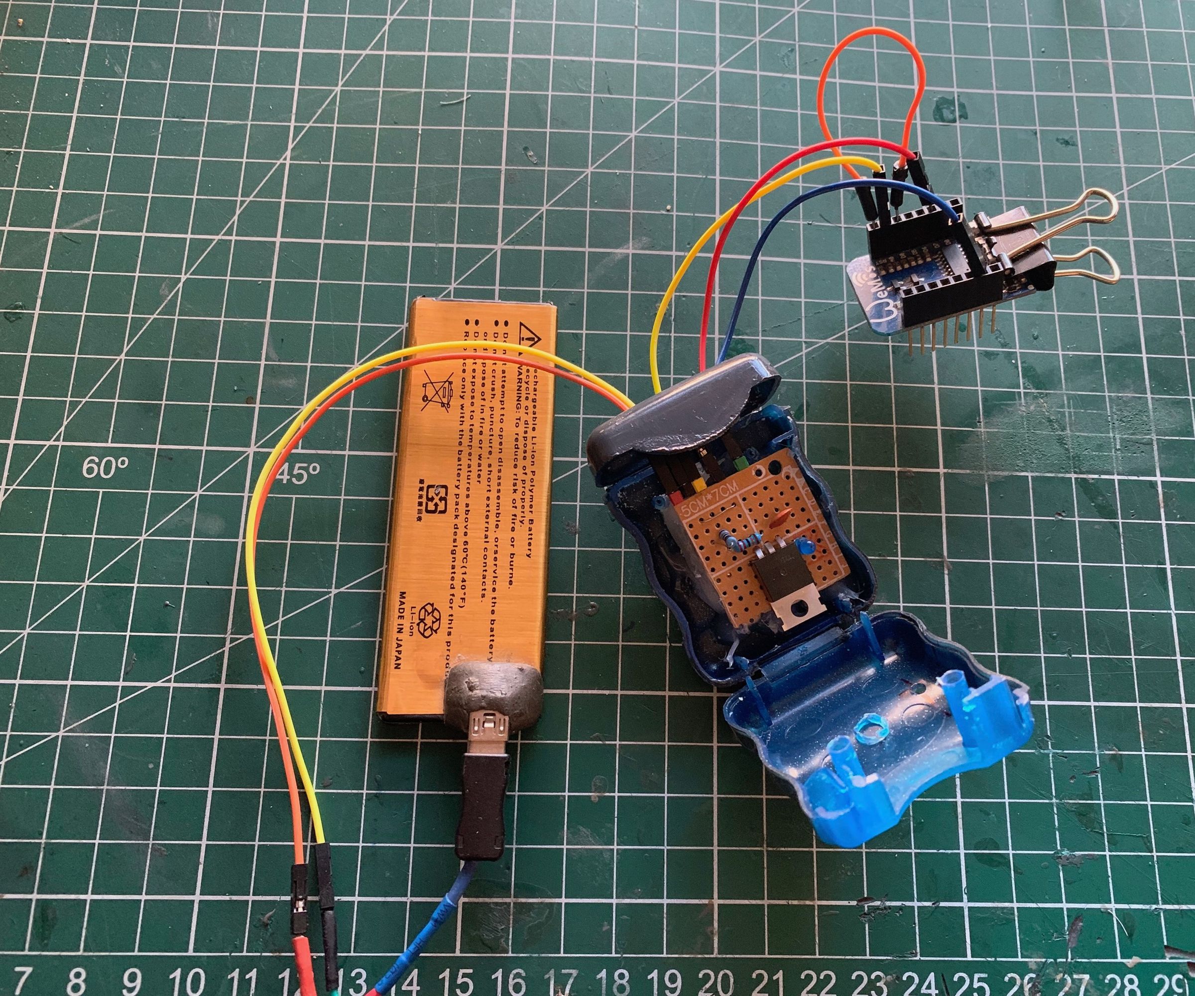 Monitoring Solar Panel Backup LiPo Bateries Using a Mosfet Transistor