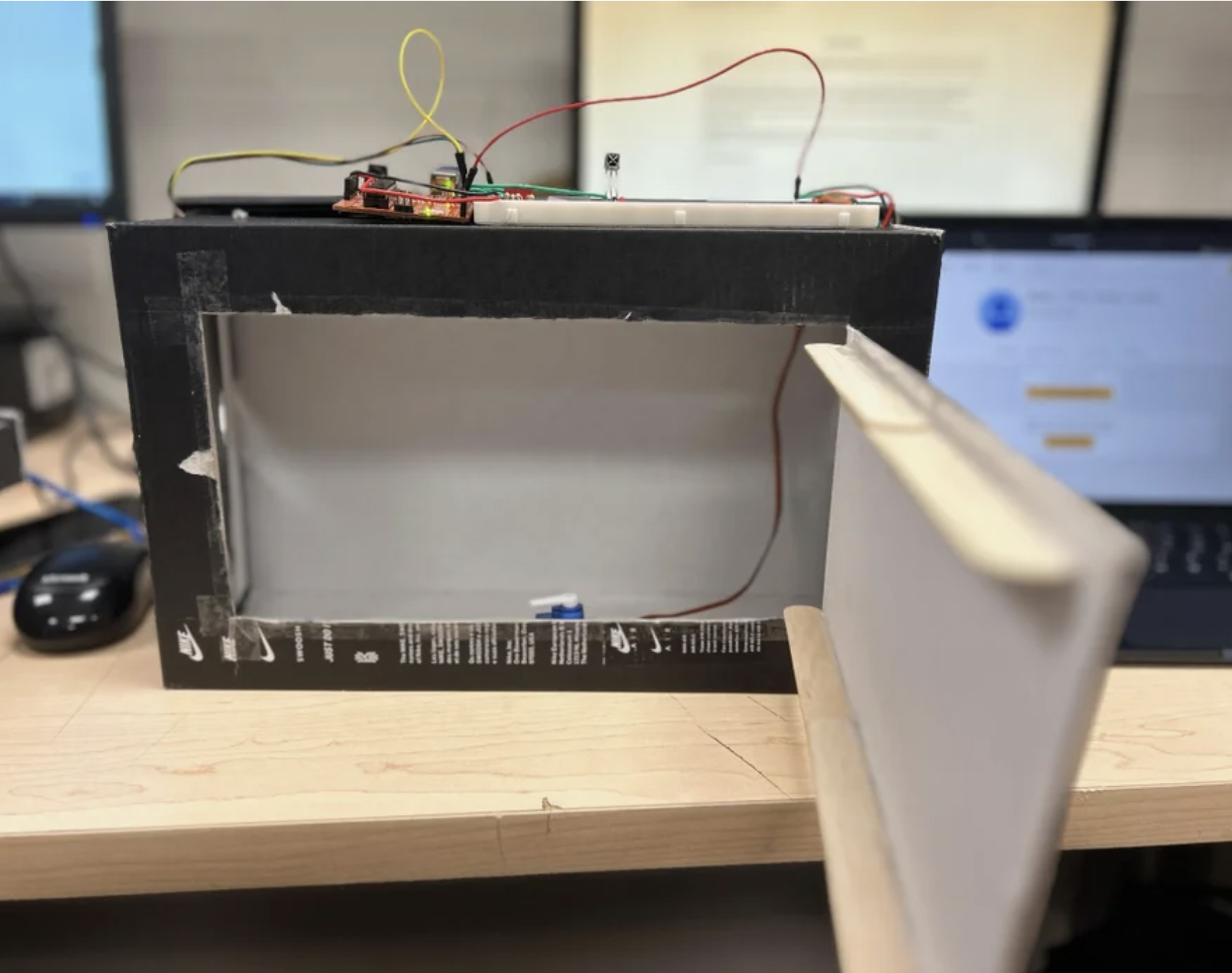 Timed Door Lock Using 555 Timer