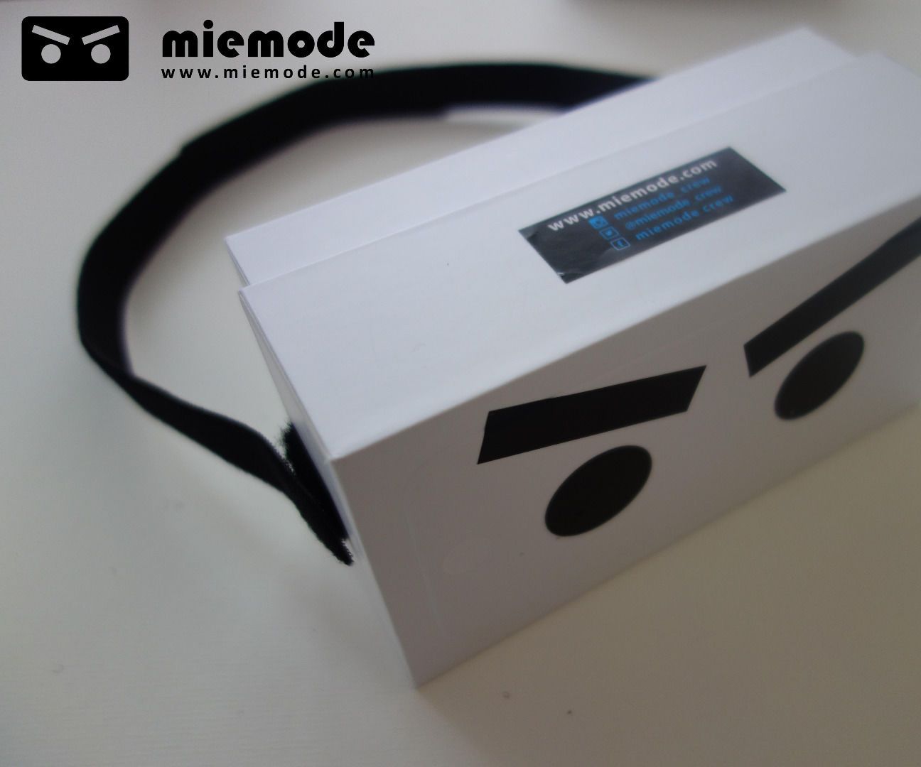 Turn Your IPhone Packaging Box Into a Virtual Reality Headset