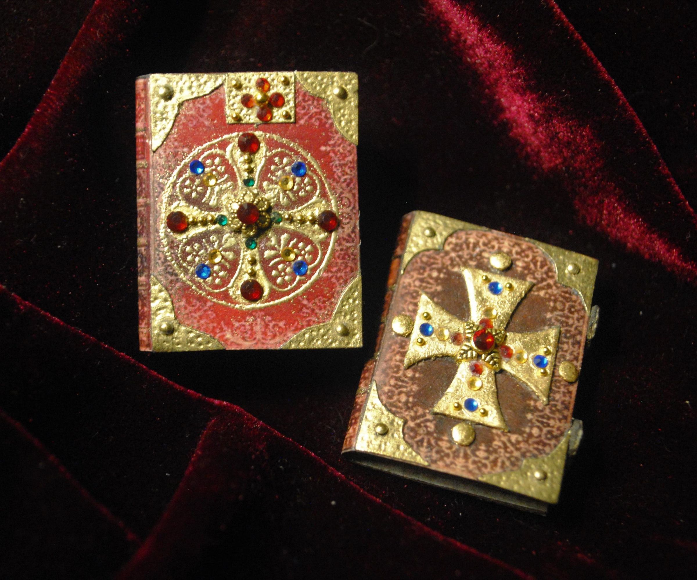 💎 DIY Miniature Books With Gold Embossing and Gems - Video Tutorial & Free Printables