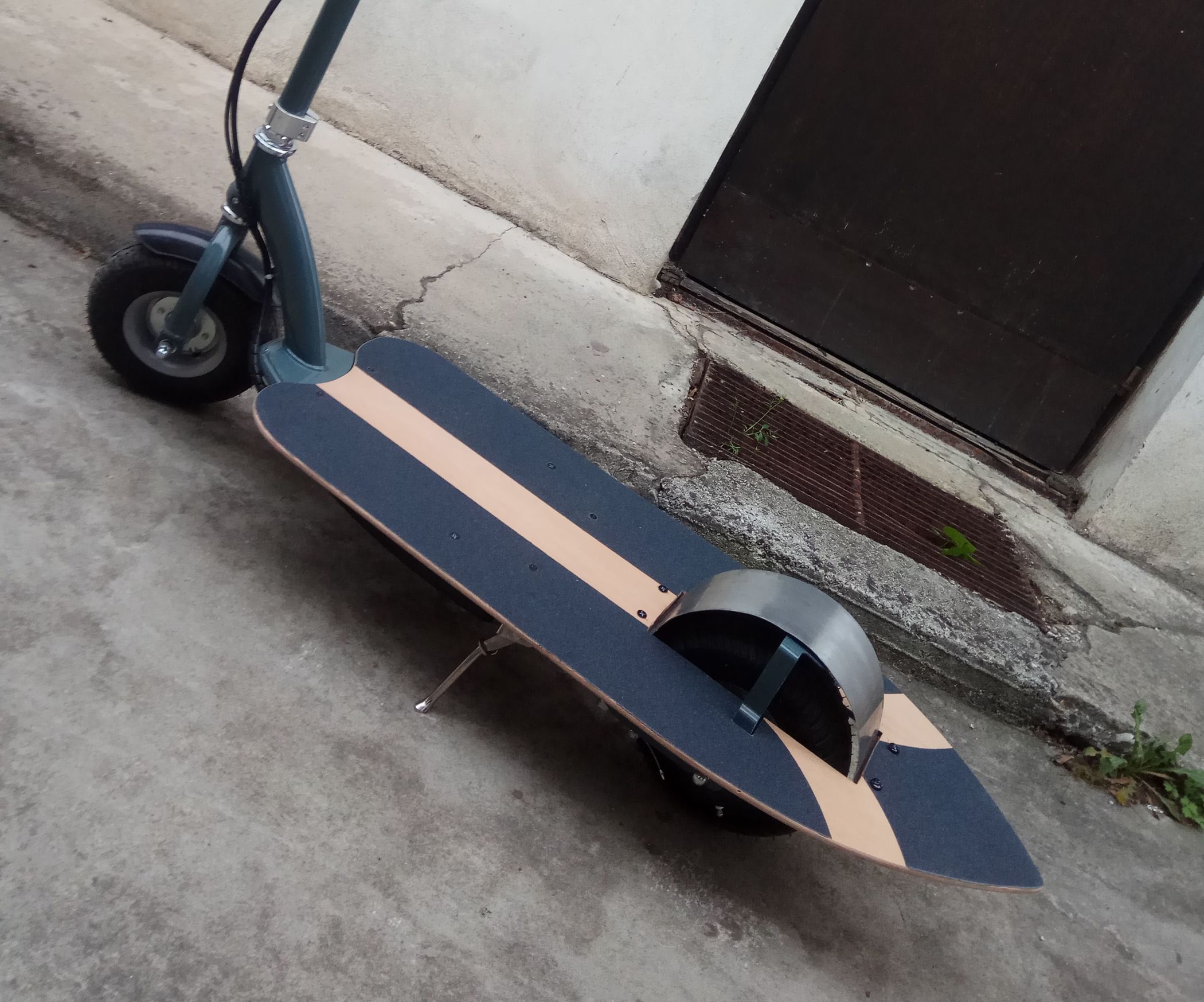 Longboard Style Razor E300 : 4 Steps - Instructables