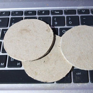 Cut Cardboard Disks According to the Diameter of the Bottom of the Jar: 