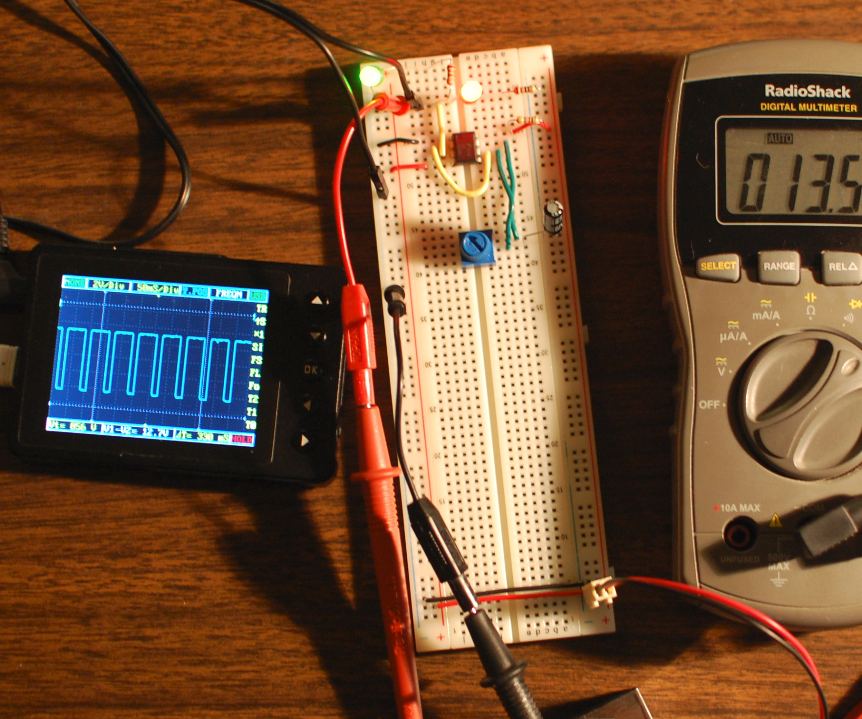 セミシャトル Astable Circuit using 555 Timer IC - YouTube