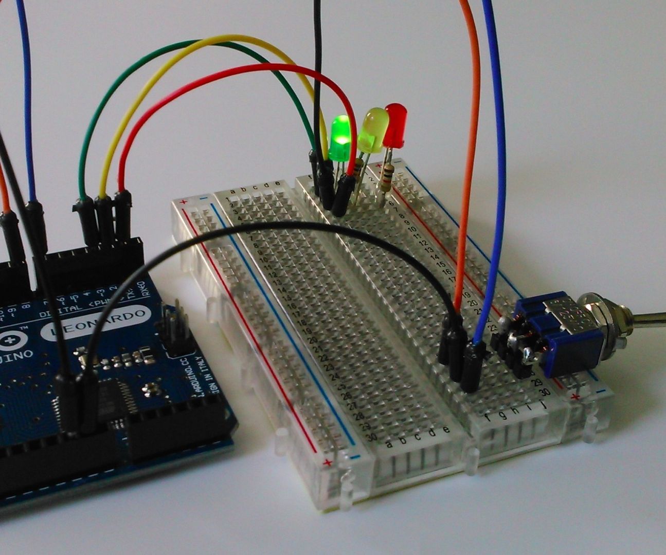 Getting Started With Arduino - Switched Traffic Light