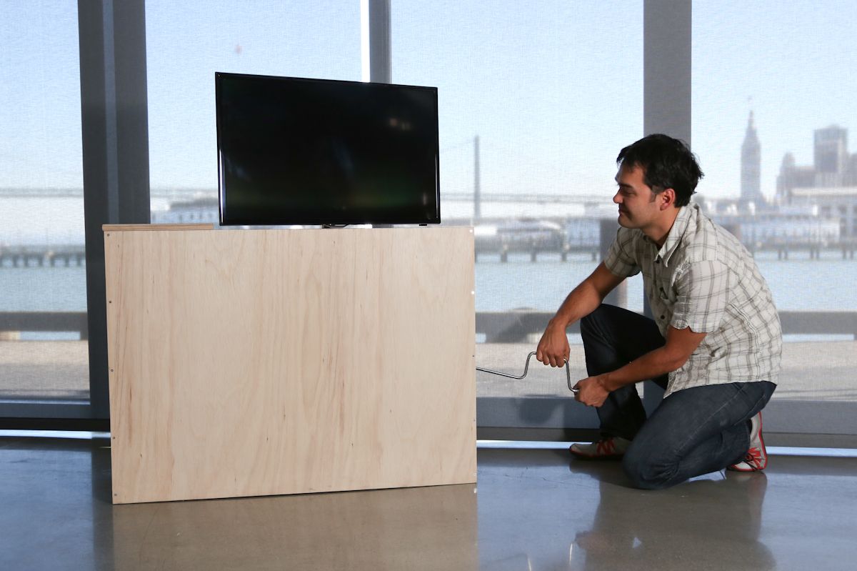 Hand Crank TV Lift