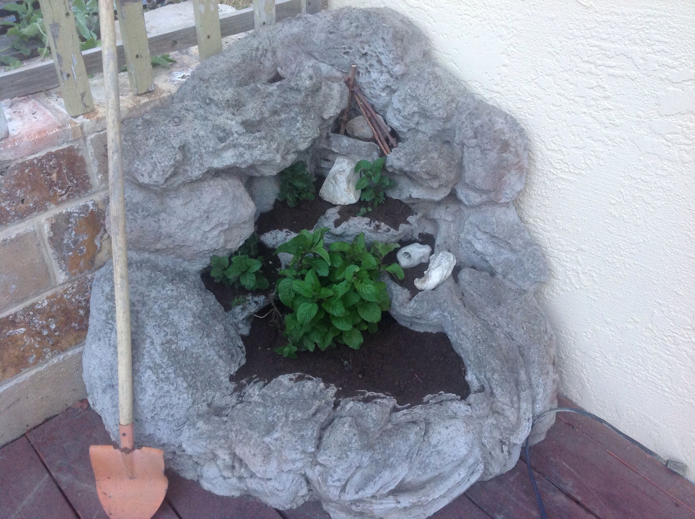 Make an Old Fountain Into a Decoration