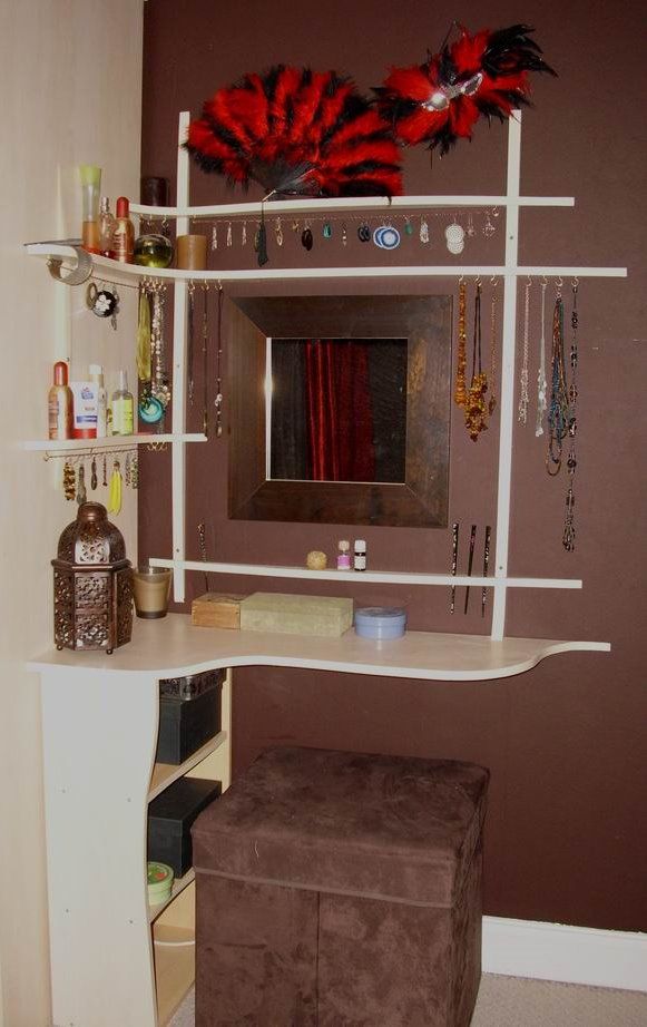 Stylish and Dainty Dressing Table
