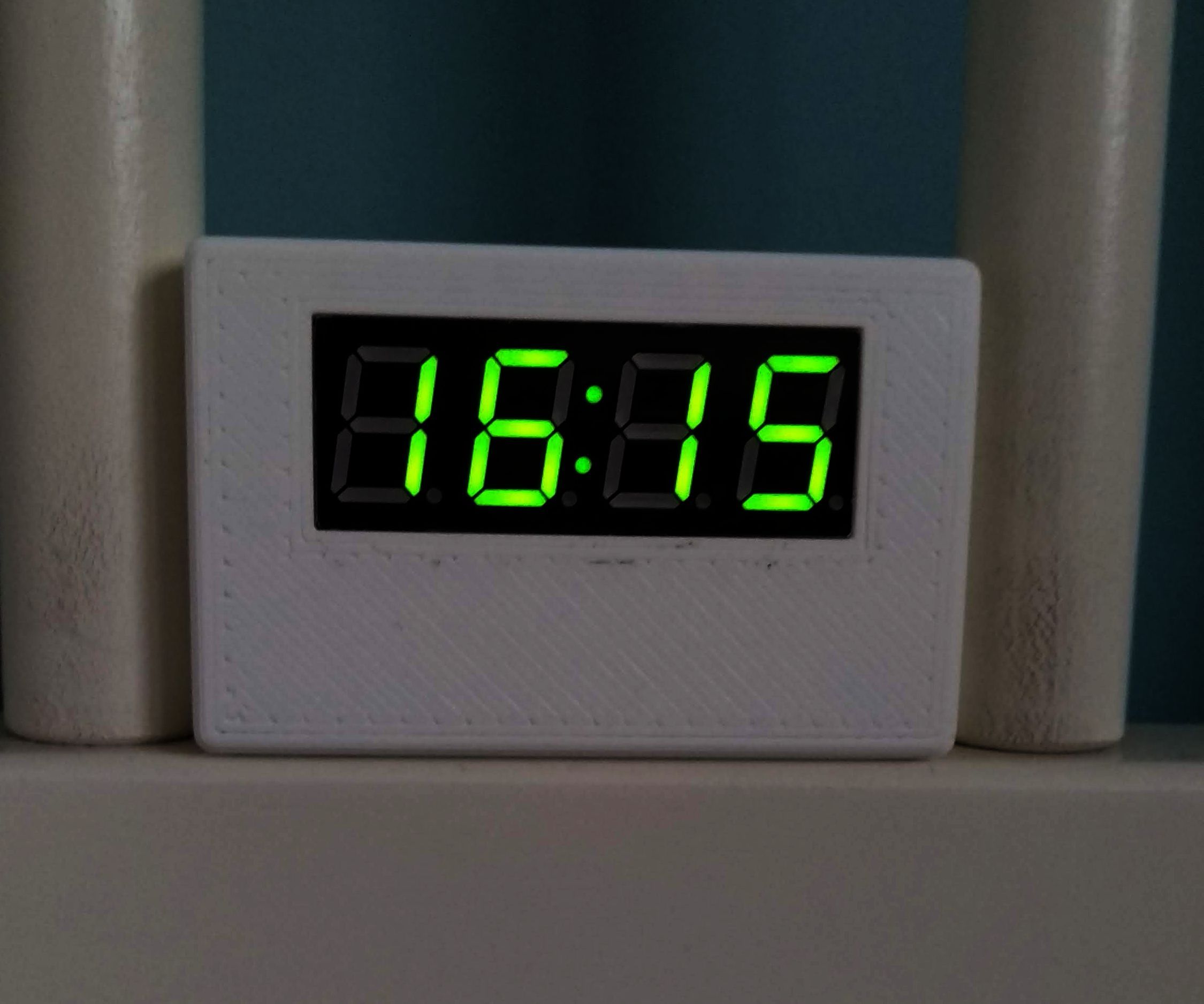 Simple and Fast Internet Clock - Adjusted to Timezone and Daylight Saving Time