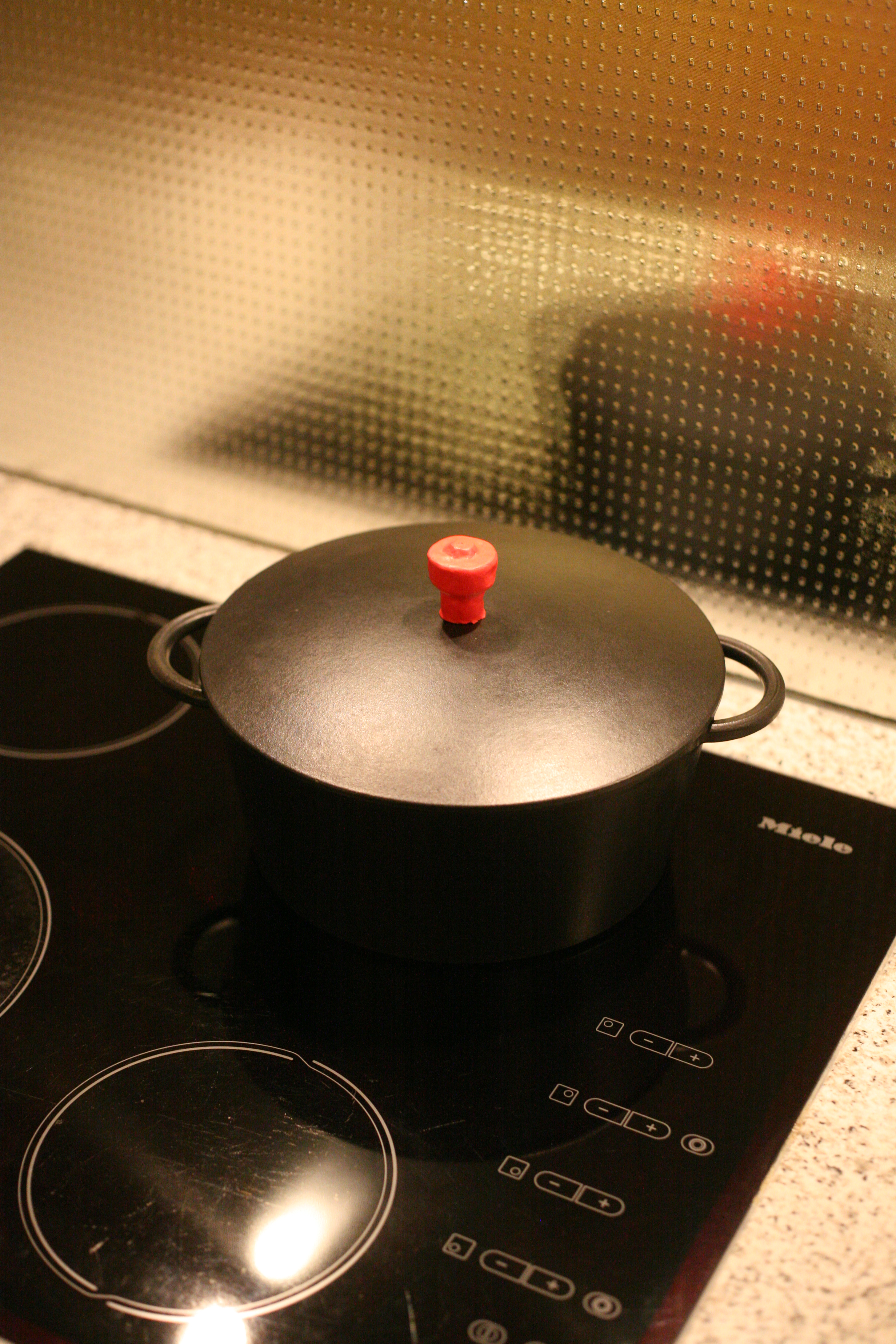 The failed attempt, or: How not to replace your cookpot handle with Sugru