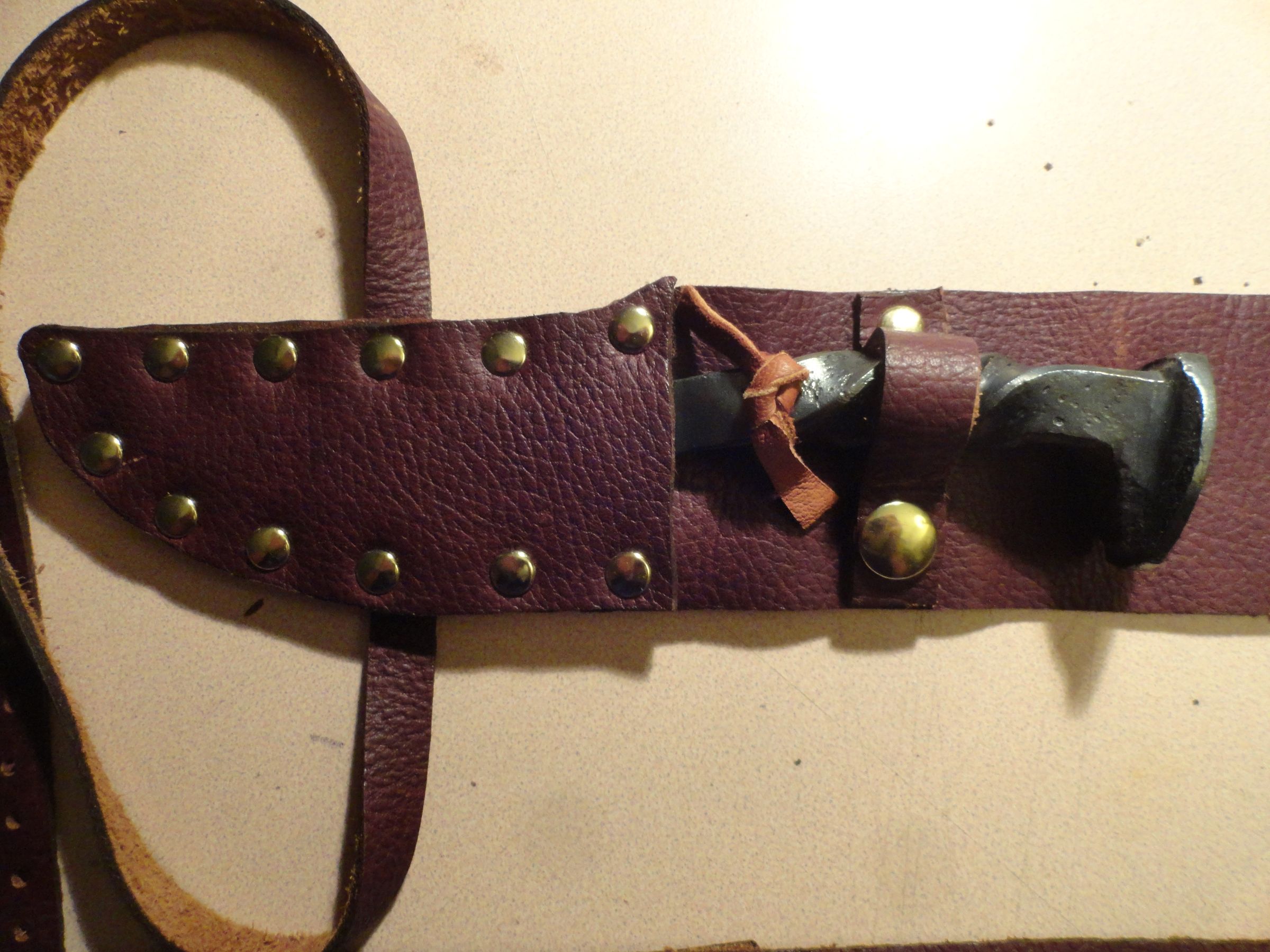 Belt Sheaths for Knives (with Thigh Strap) 4 Steps (with Pictures