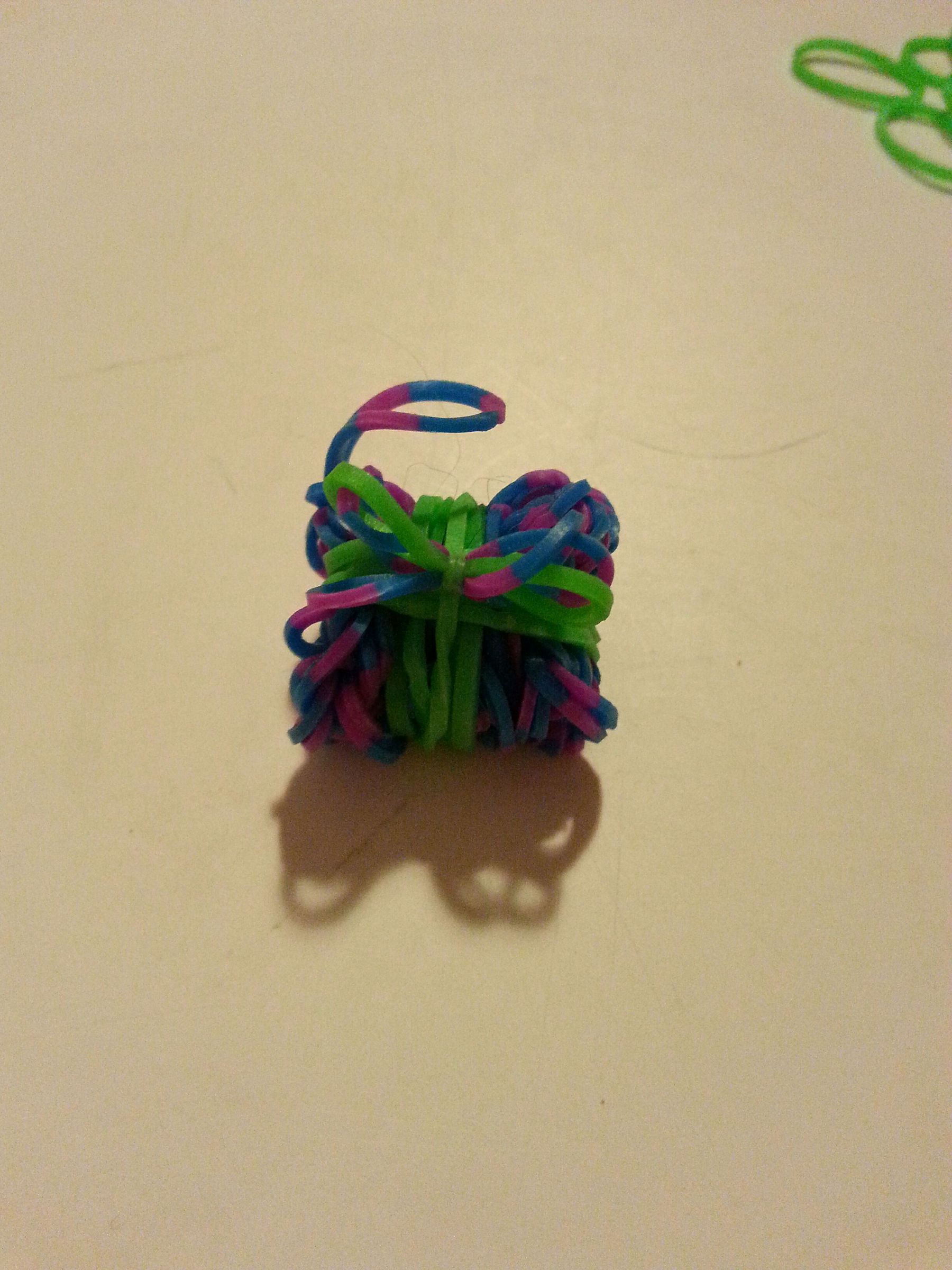 Rainbow Loom Present Charm