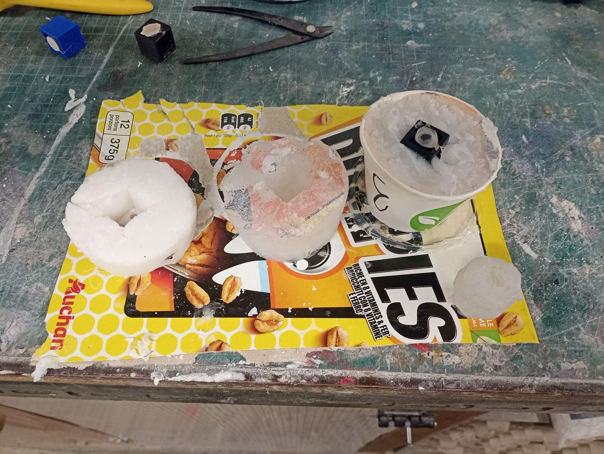 Three Ways to Make Silicone Molds From Type 1 Silicone Caulk 6 Steps