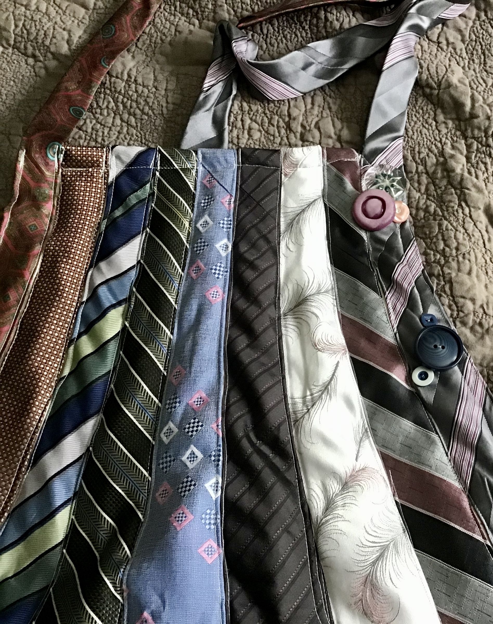 necktie apron