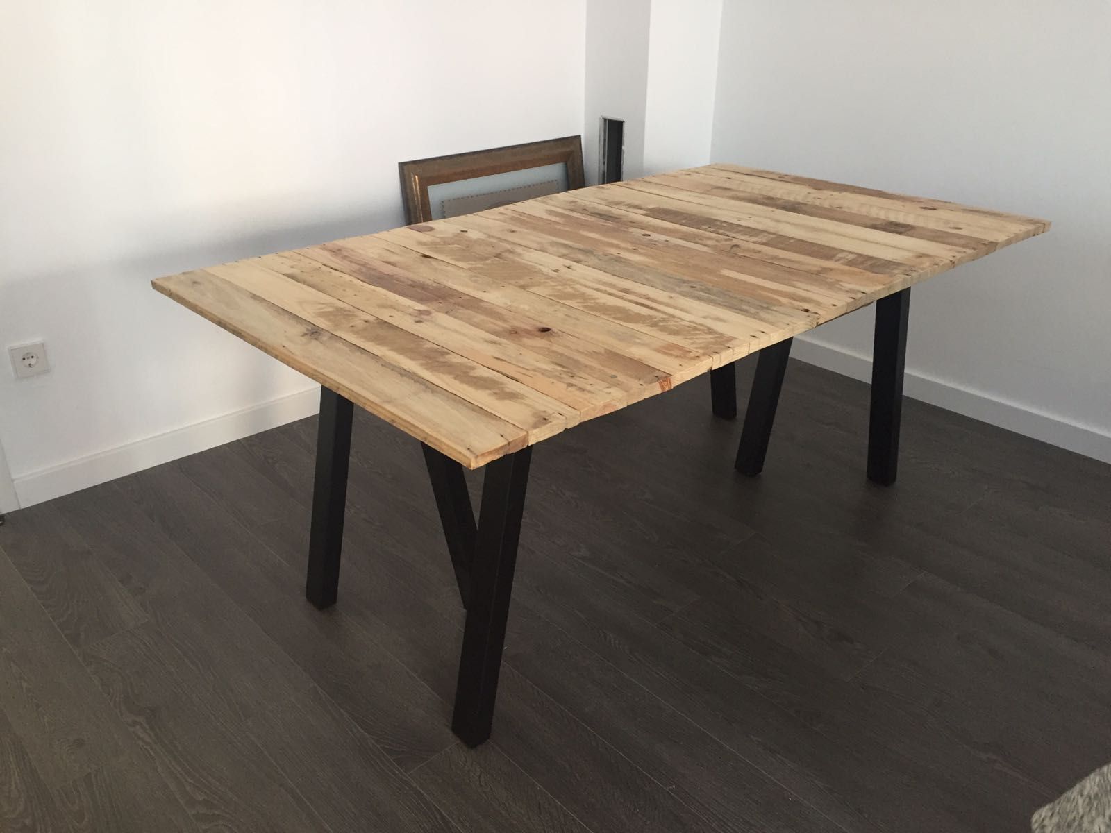 Pallet Dinner Table Less Than 70€ ( Round 77$) - Image 1