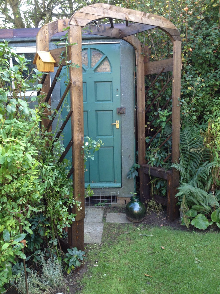 17 DIY Wooden Pallet Shelving Ideas For Stylish & Affordable Storage