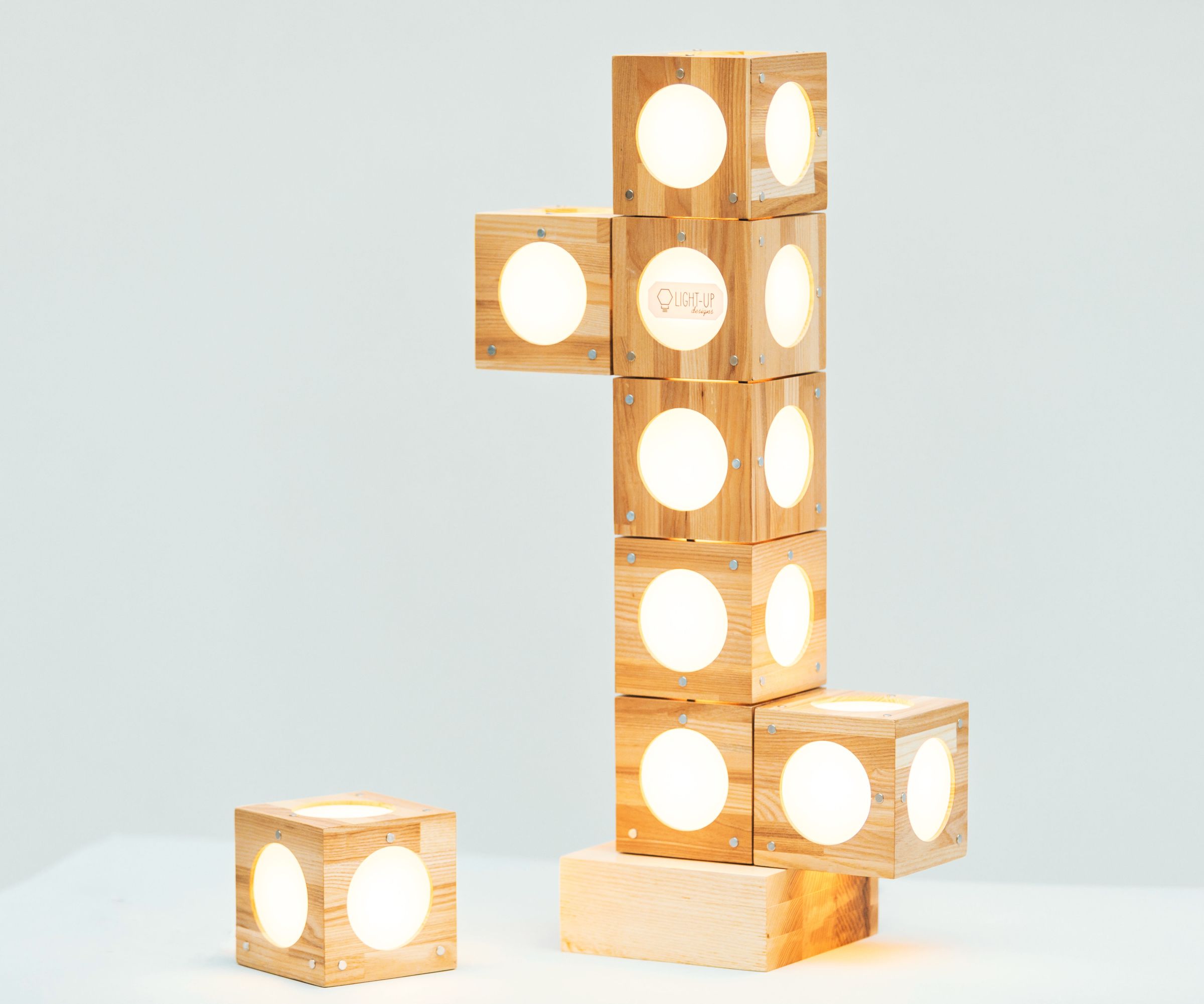 Easy Modular Magnetic Desk Lamp