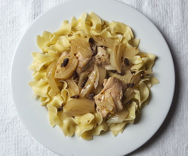 Slow Cooker Chicken Thighs With Olives and Fennel