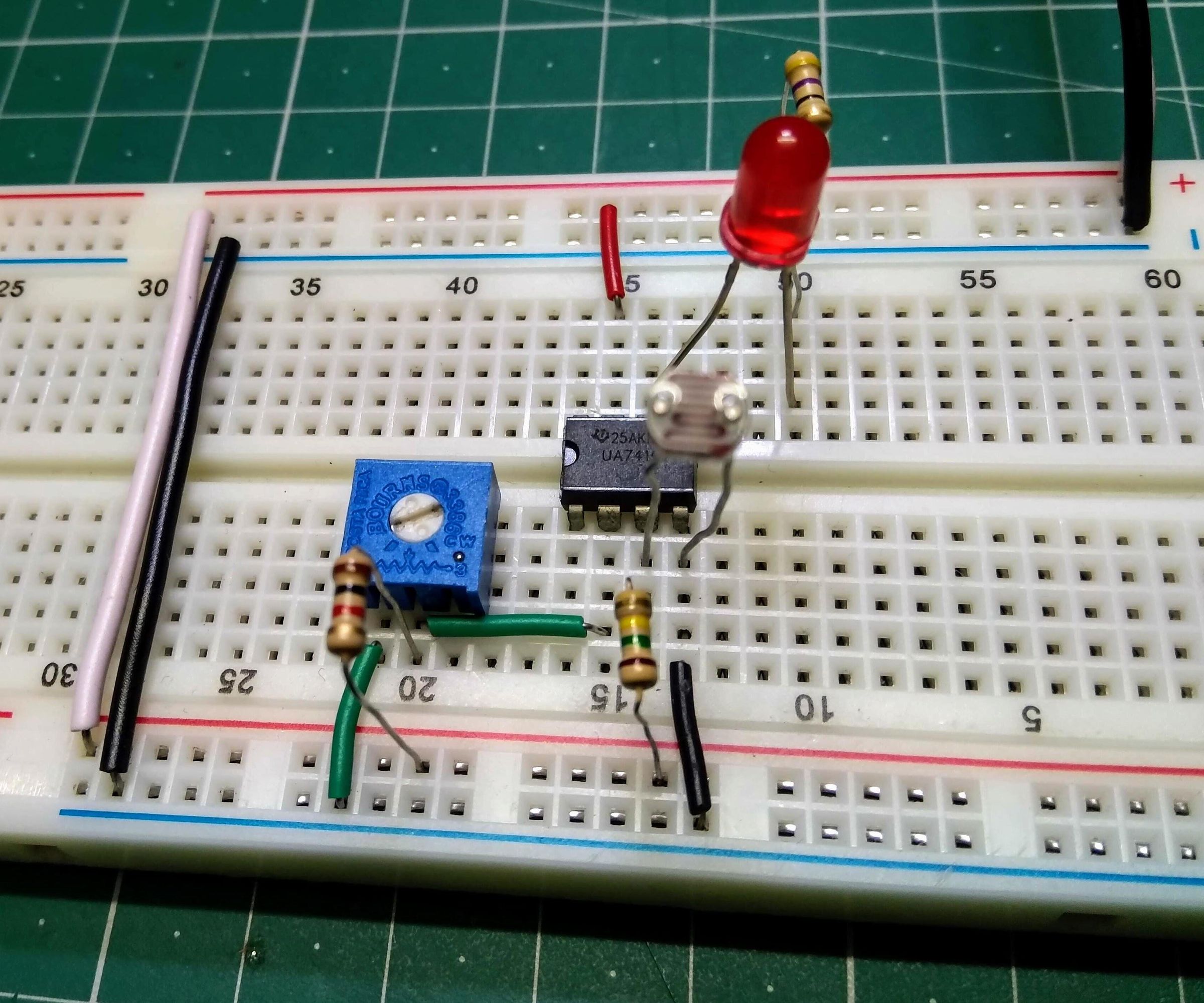 Darkness Sensor Using OpAmp