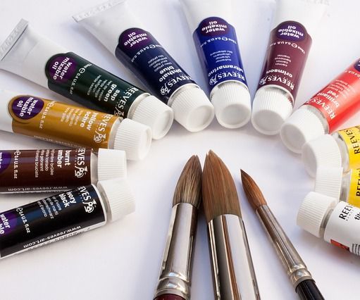 How to Paint on Canvas With Oil Paints