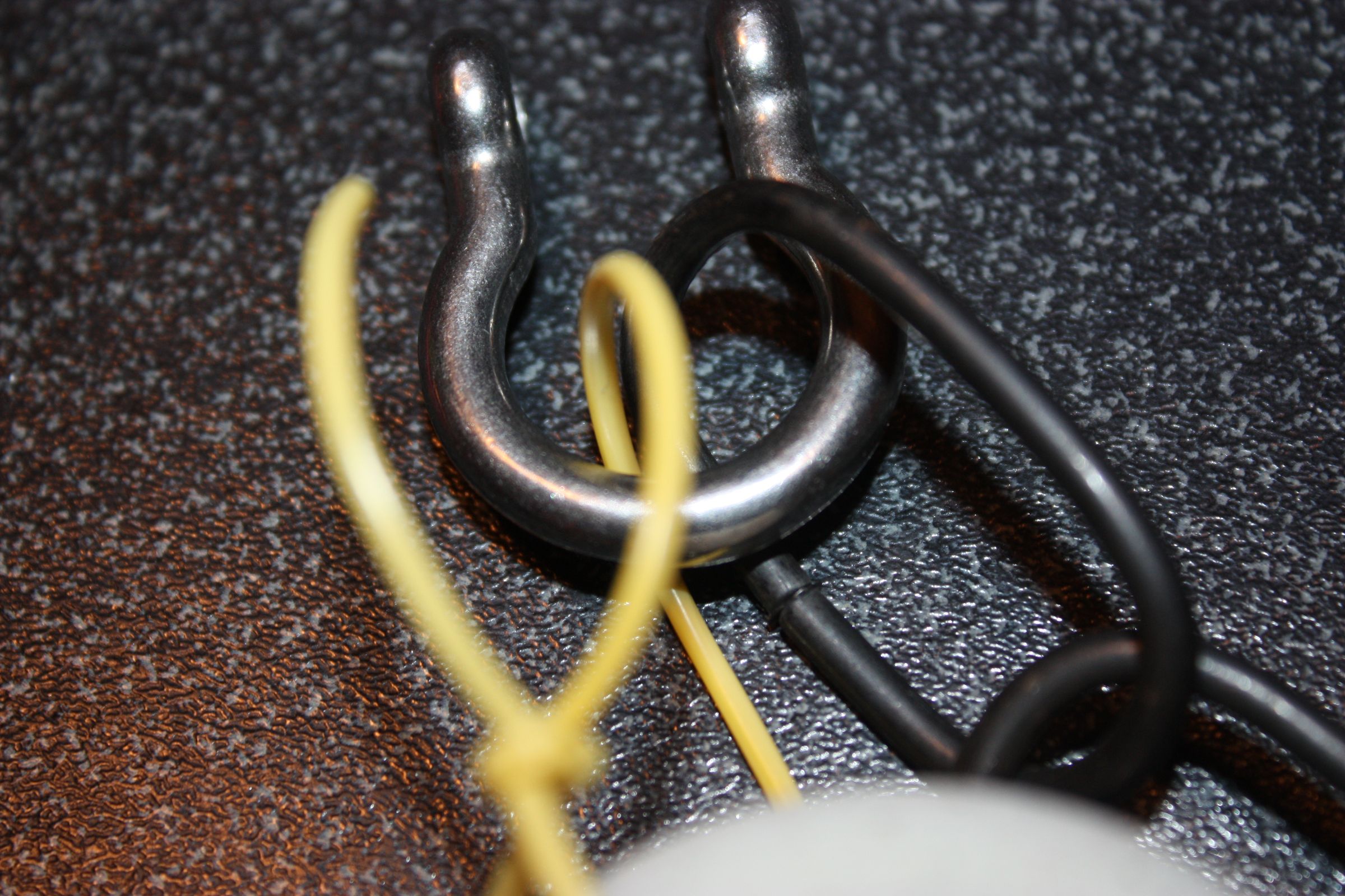 How to Use a Quick Release/metal Shackle 4 Steps (with Pictures