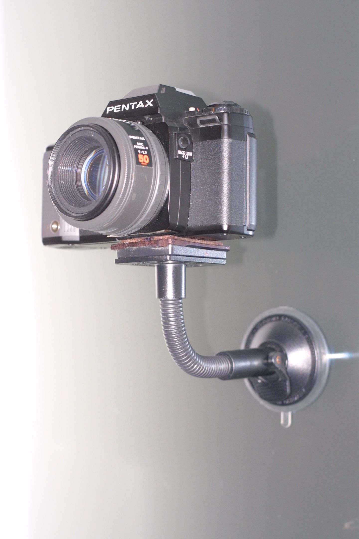 Turn Your GPS Suction Cup Support Into a Camera Tripod