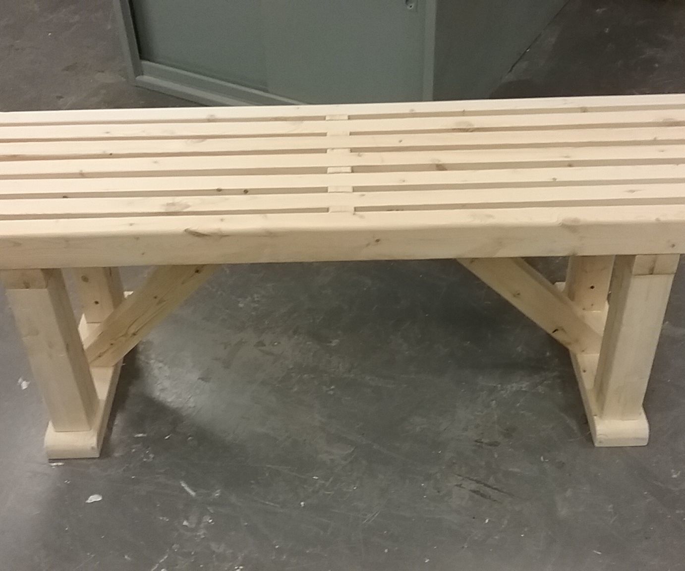 Simple and Sturdy Bench From 2x3s