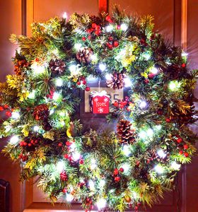 Making a Winter Seasonal Wreath