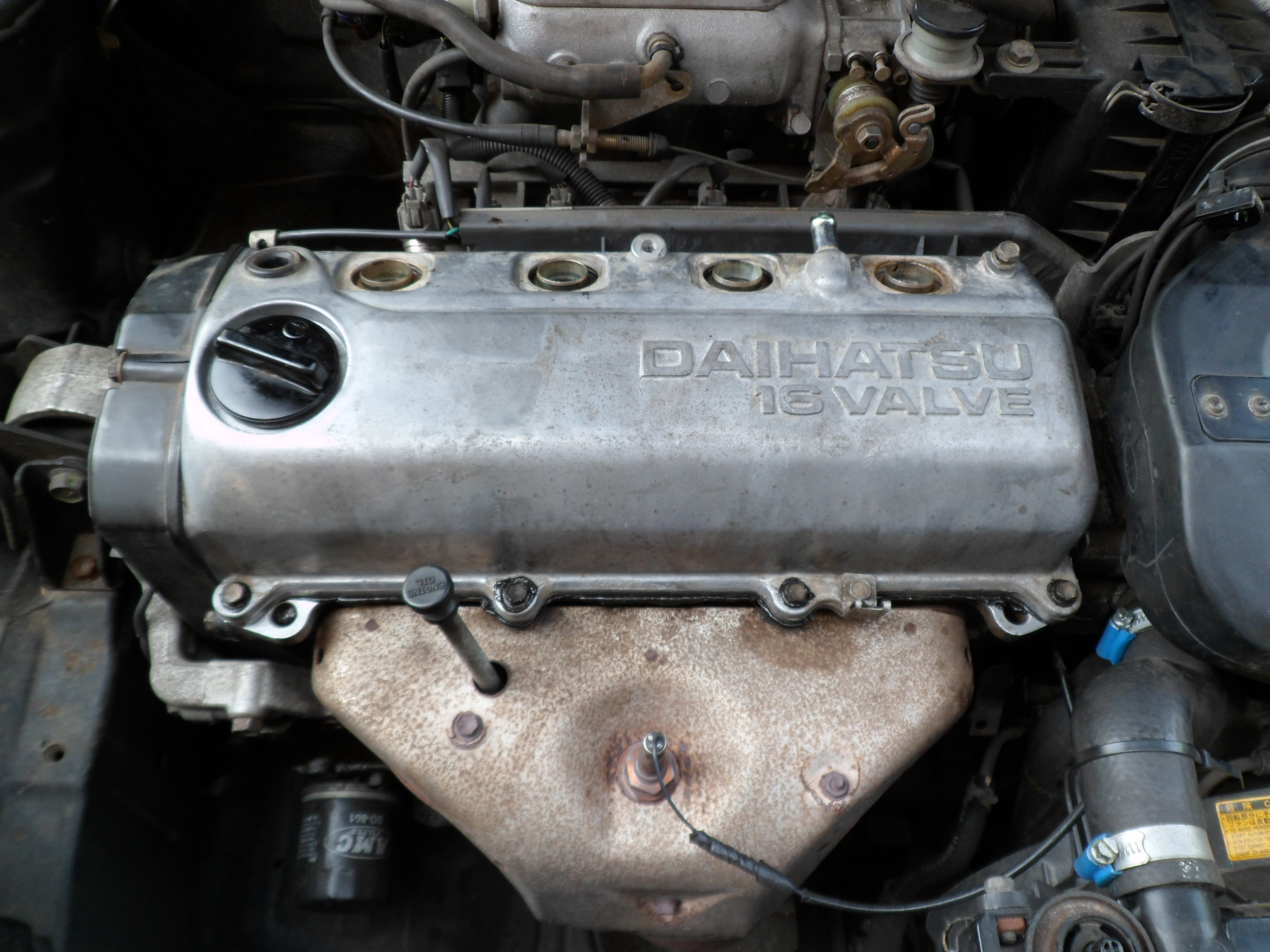 Fixing a Valvecover Gasket Leak 4 Steps Instructables