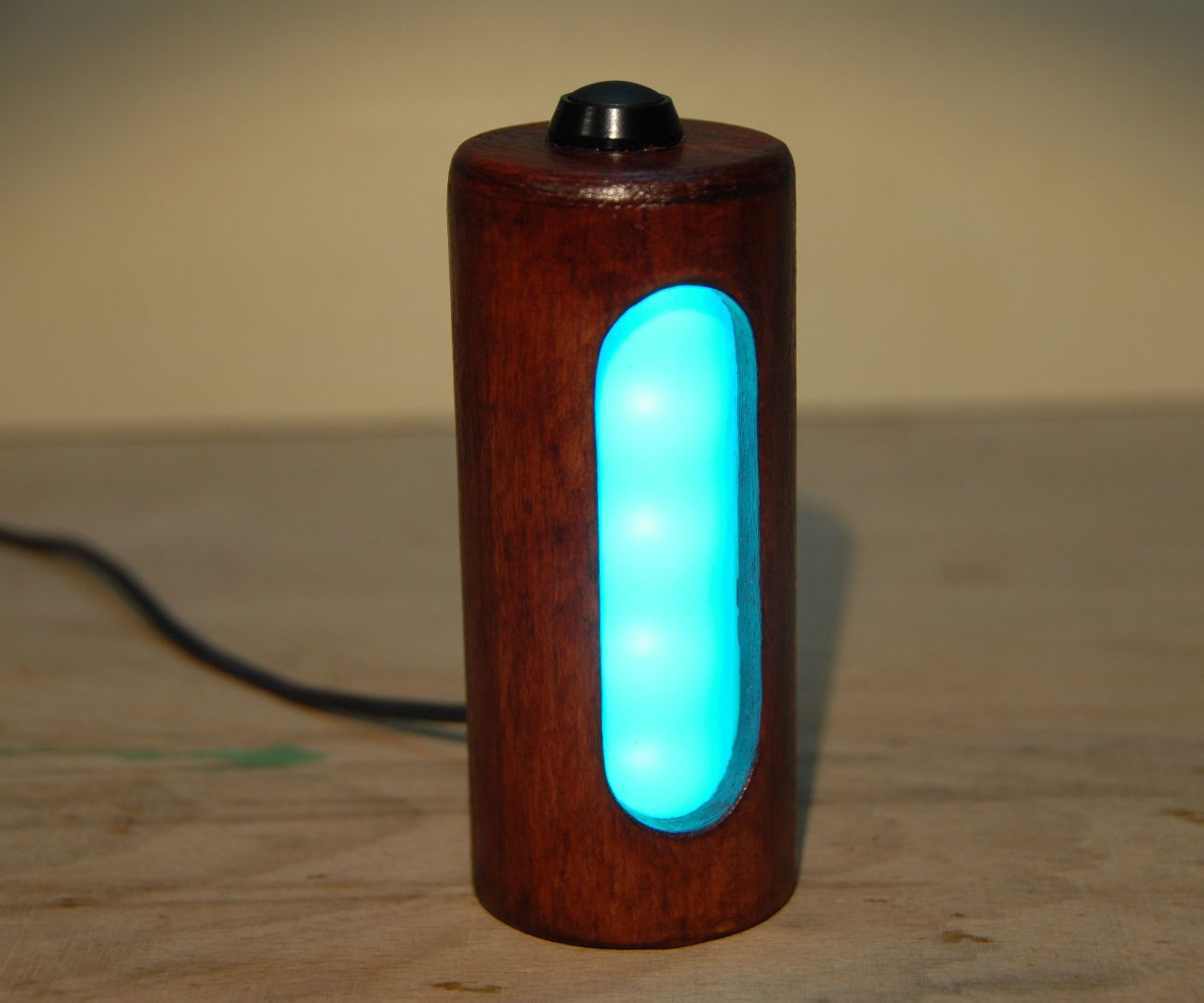 Wooden USB-powered RGB-LED Lamp