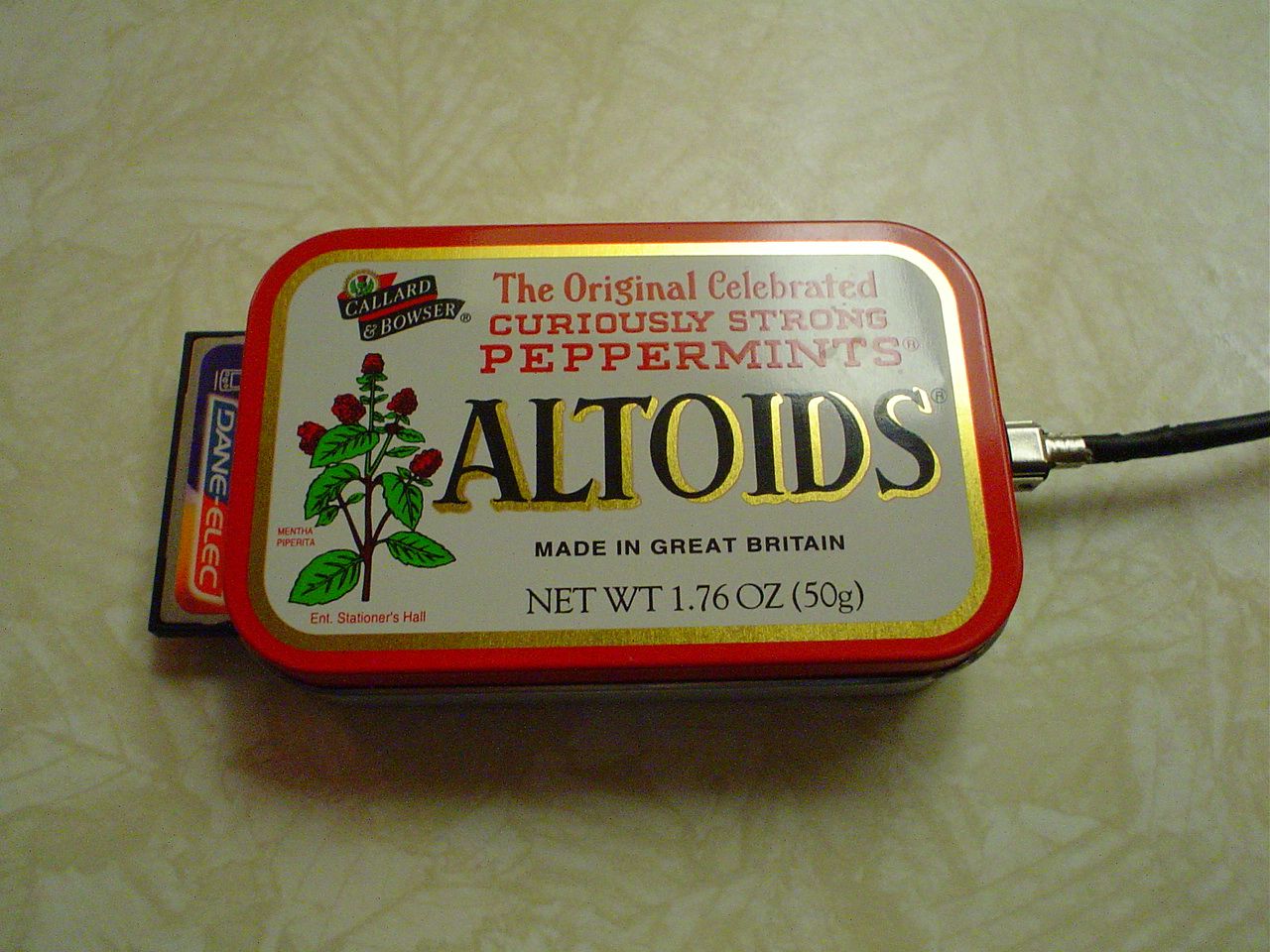 USB Compact Flash Reader....in an Altoids Tin.