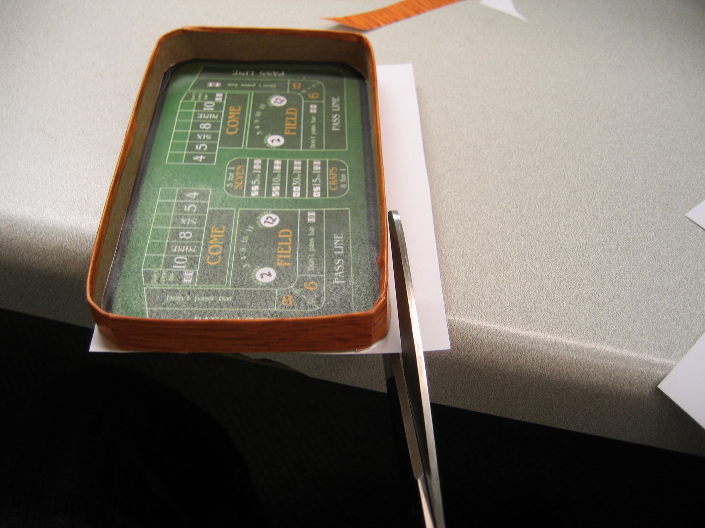 Make a Tiny Craps Table Out of Stuff Around the Office. 7 Steps (with