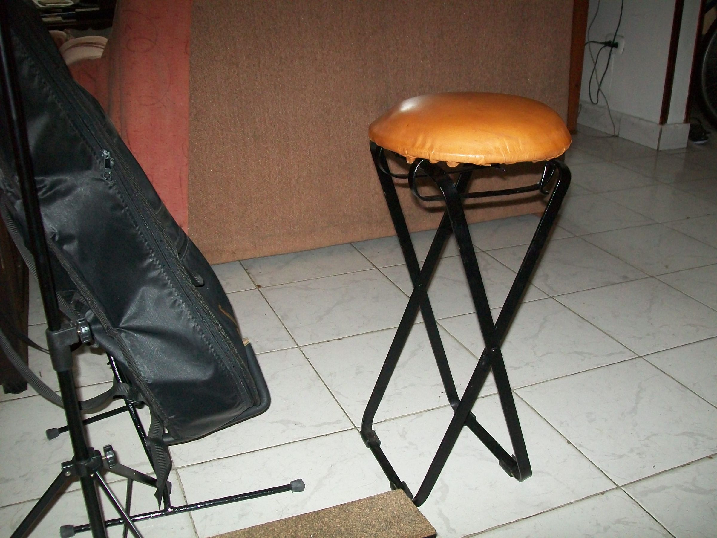 Foldable Classic Guitar Practice Stool 8 Steps Instructables