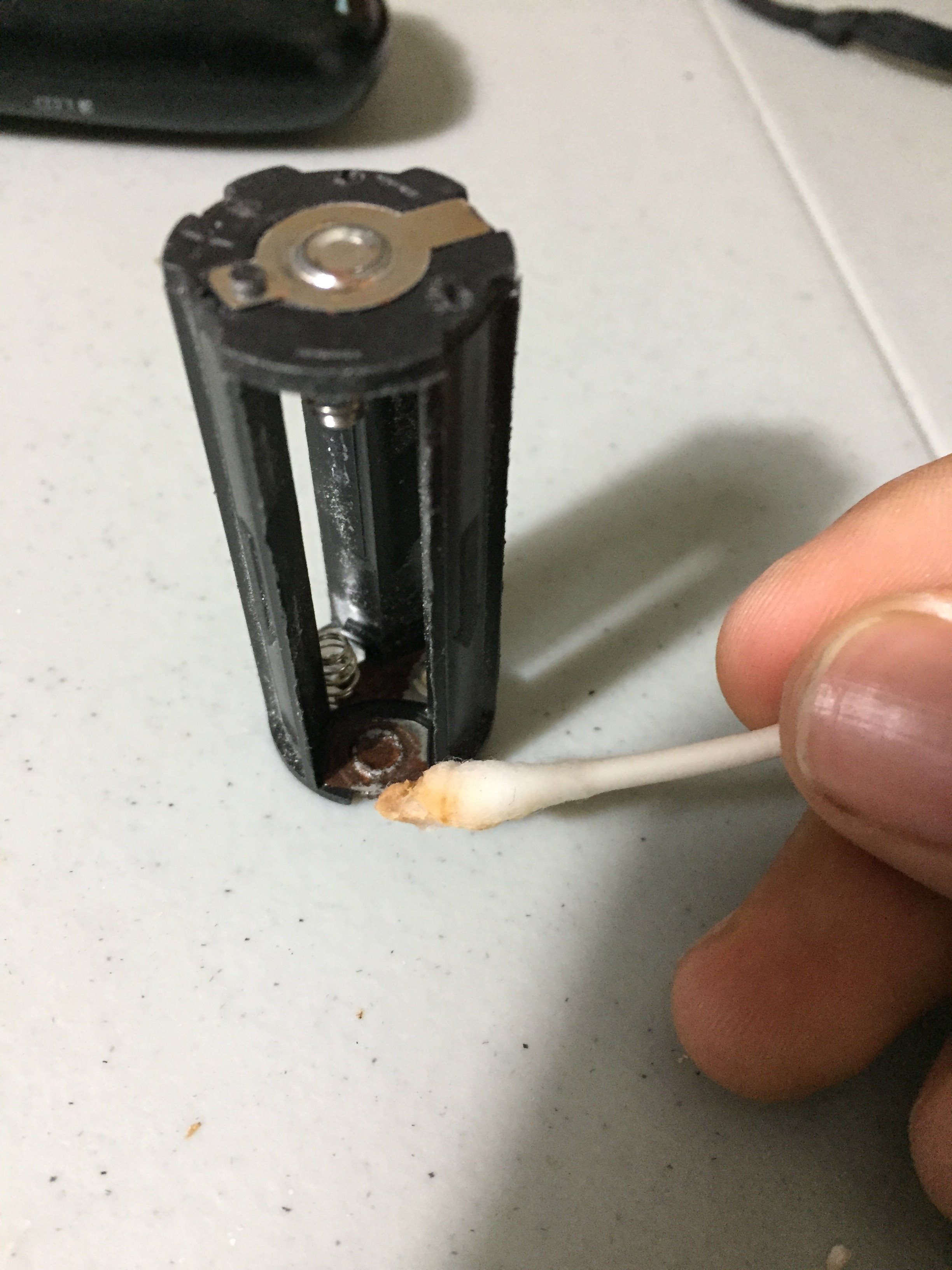 Cleaning Battery Sockets With Vinegar 4 Steps Instructables