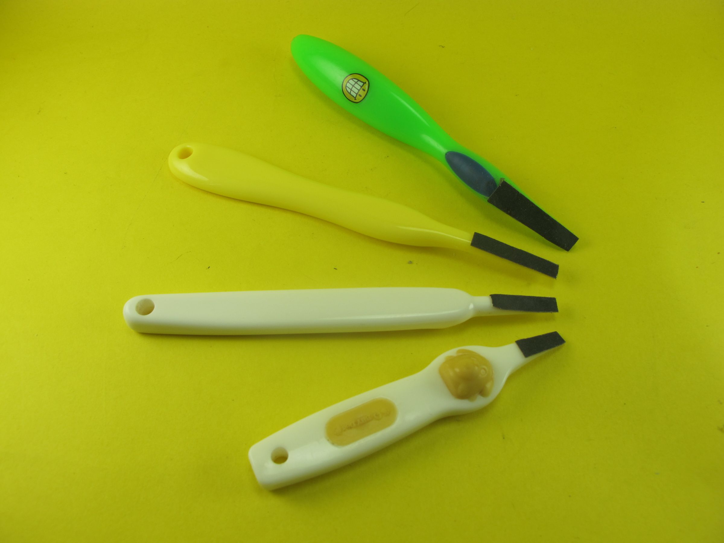 Simple "Nail File/ Emery Board" Made From Toothbrush