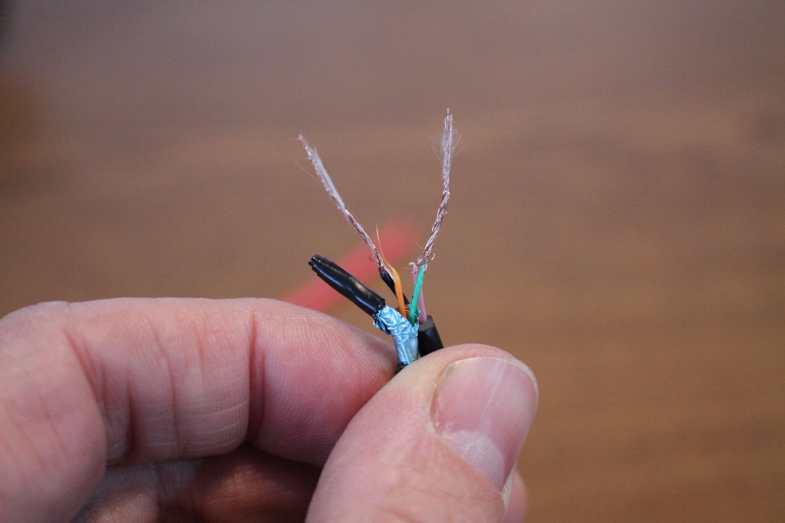 how to tie a charger cord