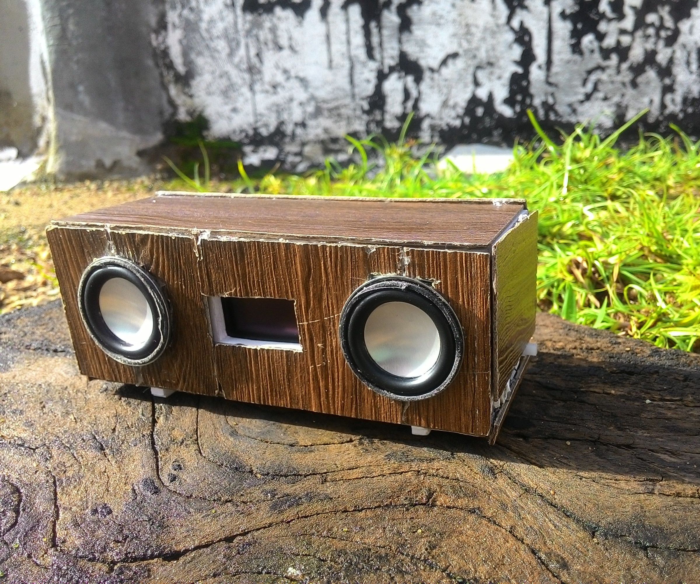 Visualise the Sound: Smart Bluetooth Speakers With Spectrum Analyser