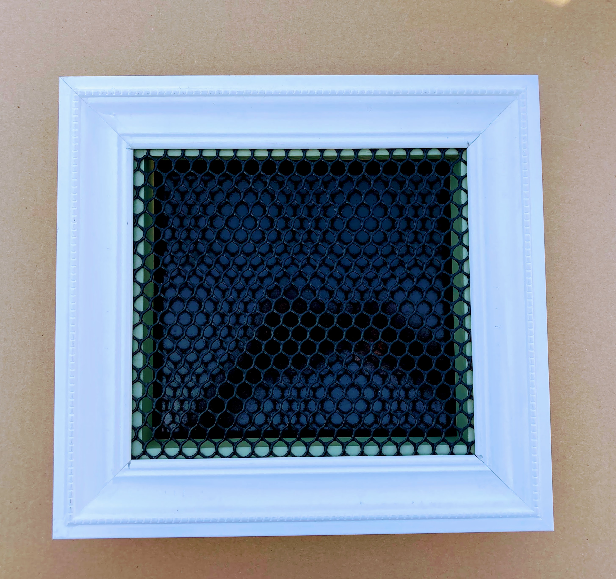 Plastic Wall Hanging Box for Succulents With Frame 3 Steps