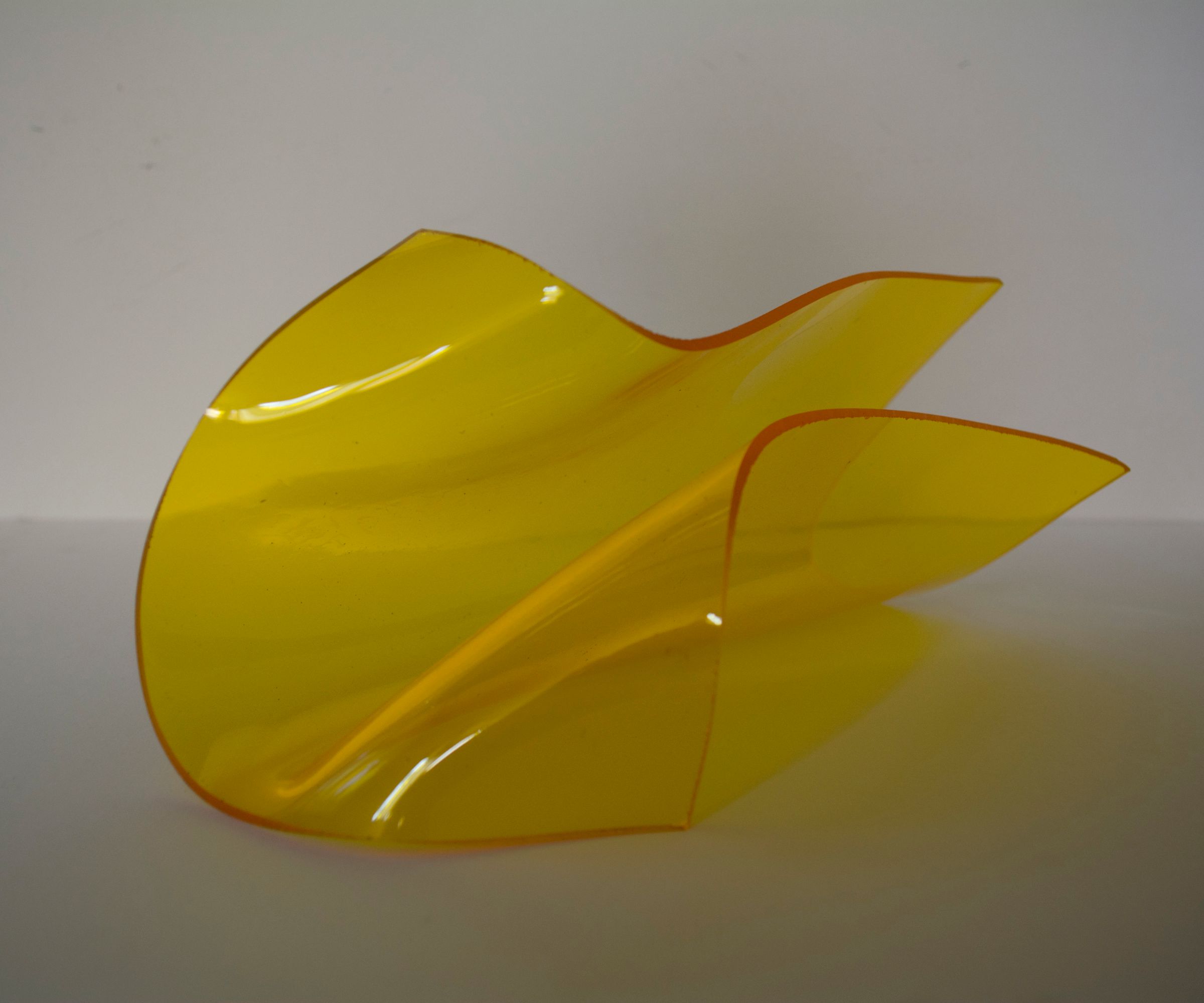 Acrylic Sculpture: a 10 minutes hand project